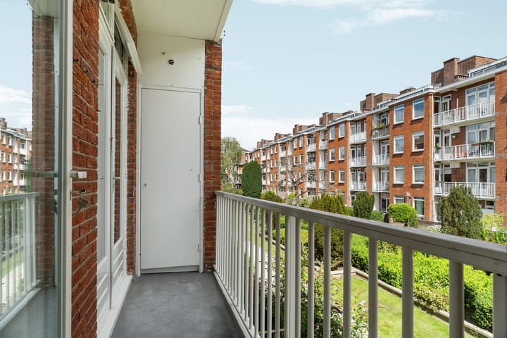 Photo 4 of Moerdijkstraat 31-1