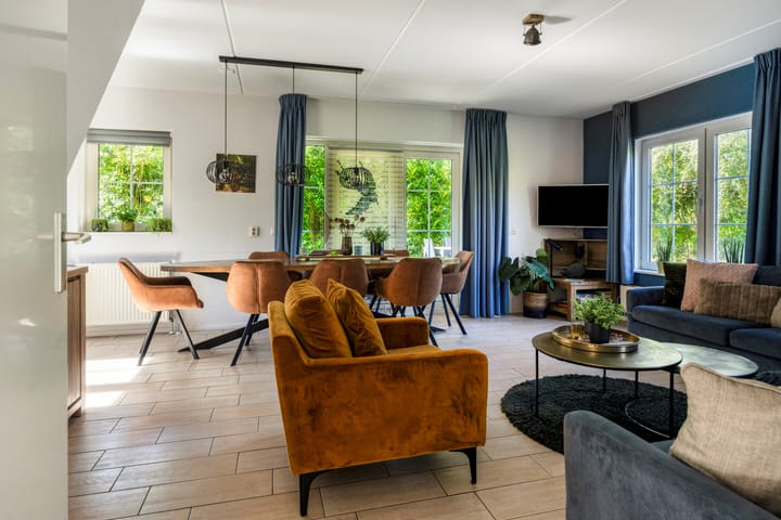 Photo 11 of Binnenweg 12-70