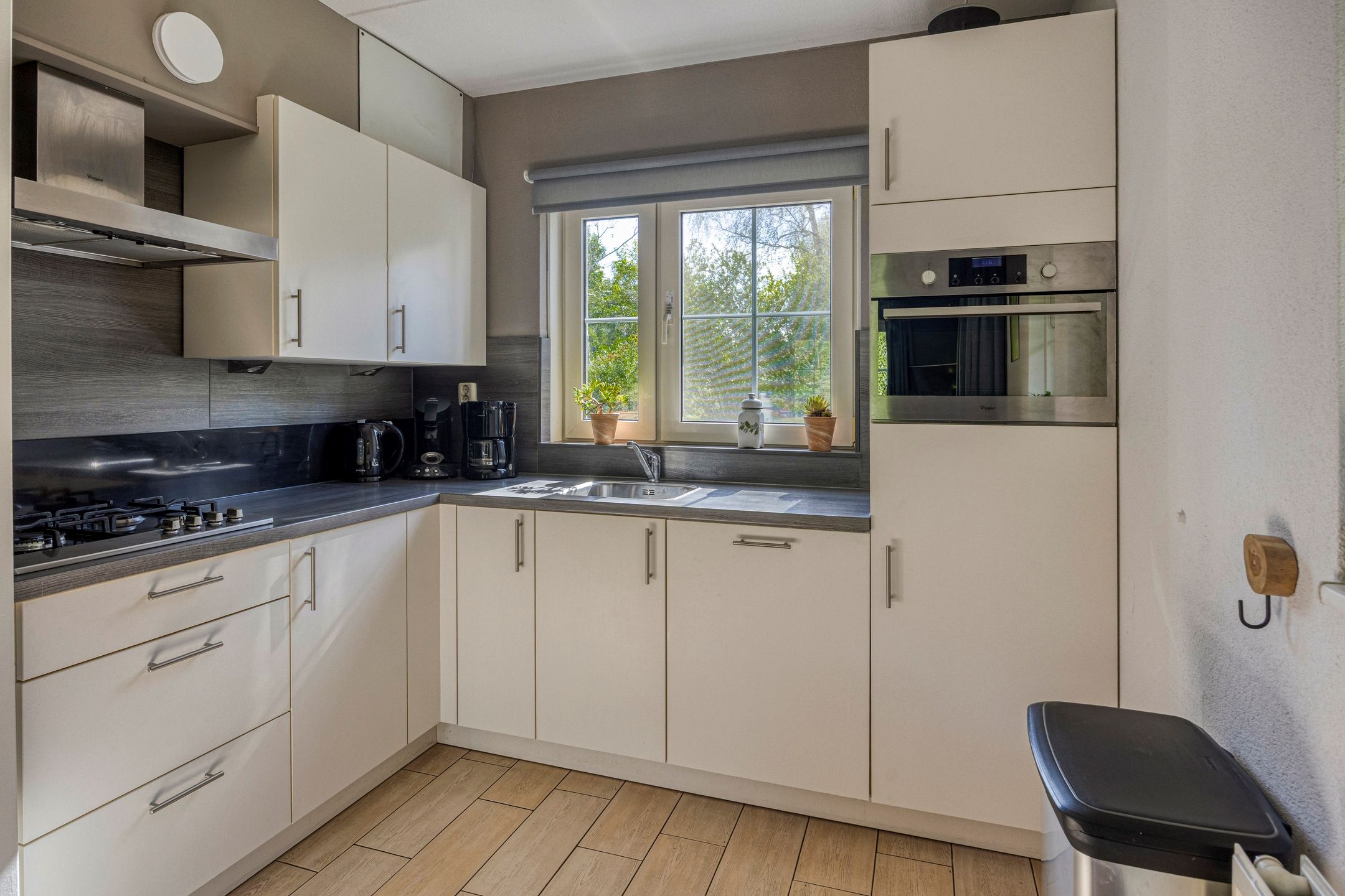 Photo 9 of Binnenweg 12-70