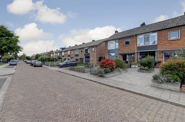 Photo 2 of Piet Heinlaan 65