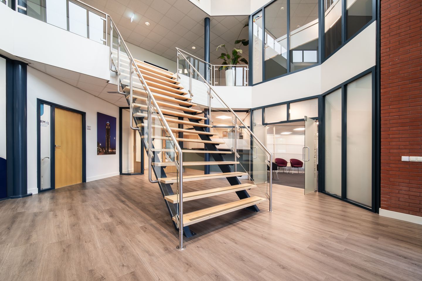 View photo 3 of Ecu 2