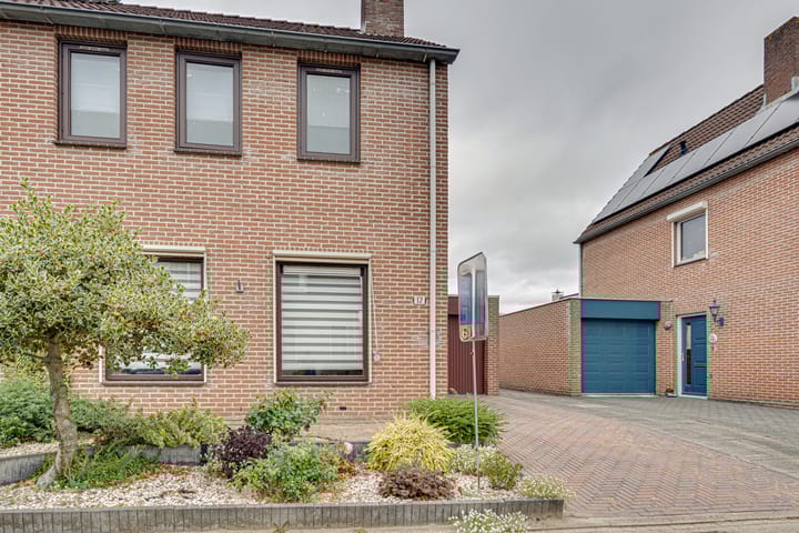 Photo 7 of Pauwenhof 17