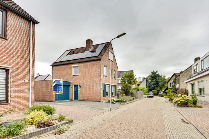 Photo 13 of Pauwenhof 17