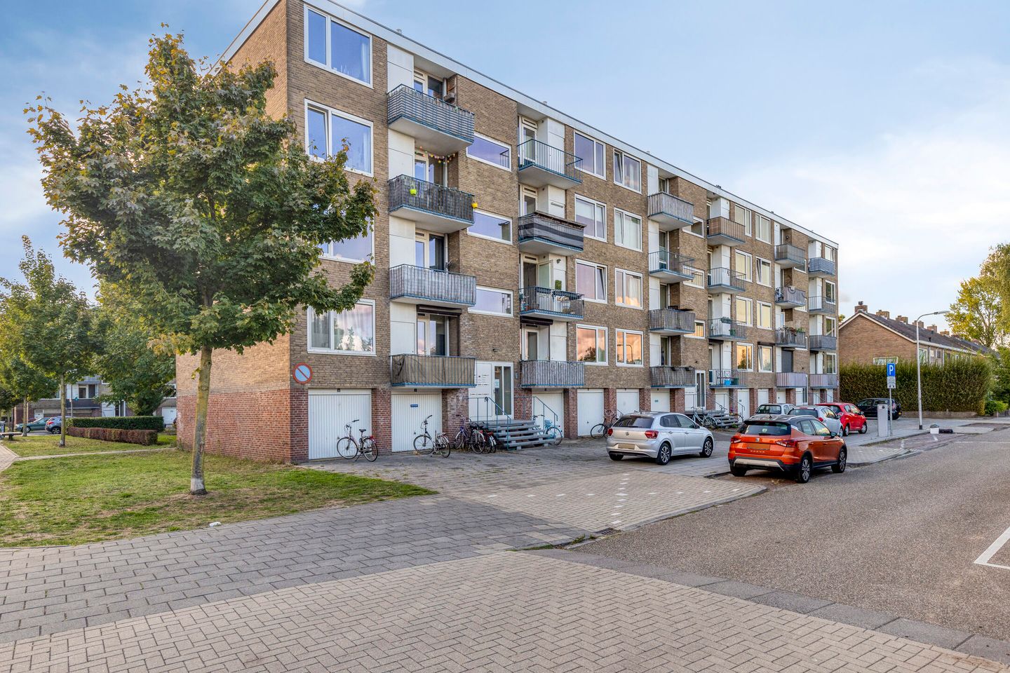 Foto 1 van Planetenstraat 15