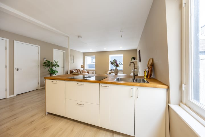 Foto 10 van Middenstraat 2-D