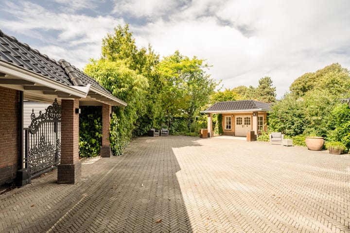 Photo 10 of Vondellaan 71-A