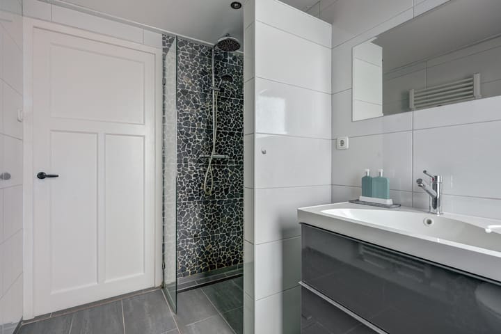 Foto 27 van Van Riebeekstraat 104