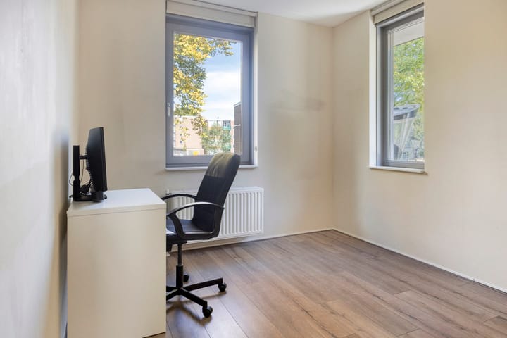 Foto 16 van Roerstraat 74