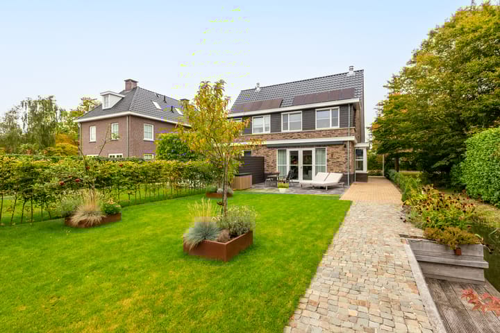 Photo 2 of Parallelweg 97