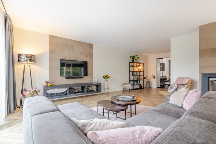 Photo 3 of Parallelweg 97