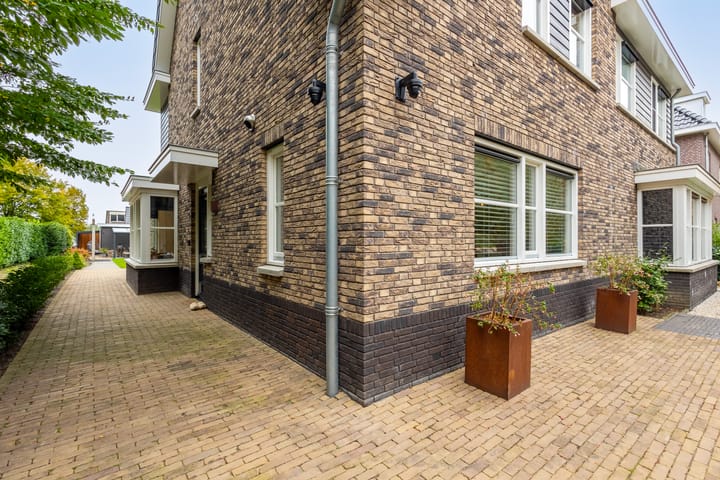 Photo 41 of Parallelweg 97