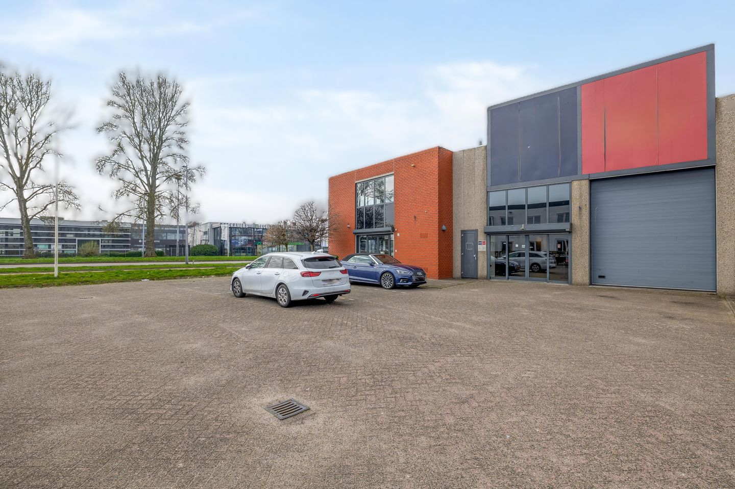 Bekijk foto 2 van Schuttevaerweg 13