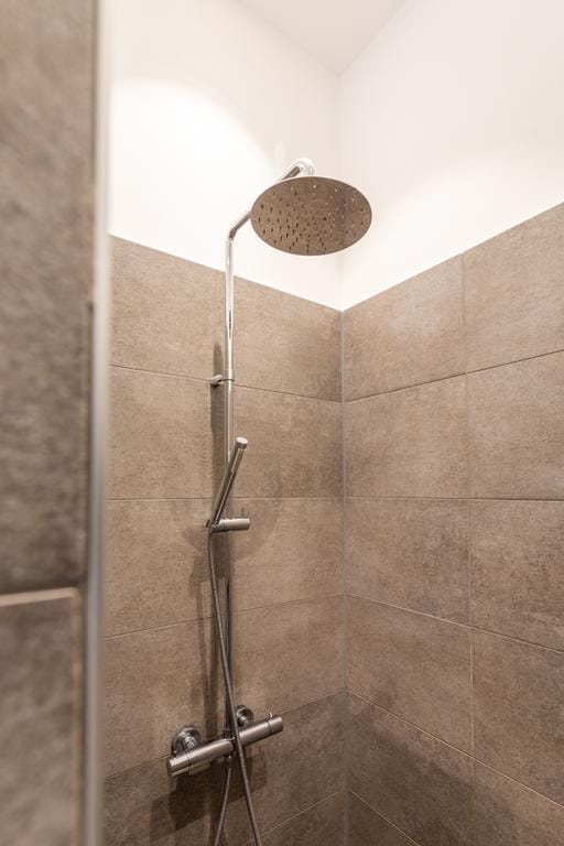 Photo 50 of Laan Copes van Cattenburch 50-B