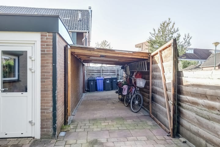 Photo 28 of Piet Heinlaan 2