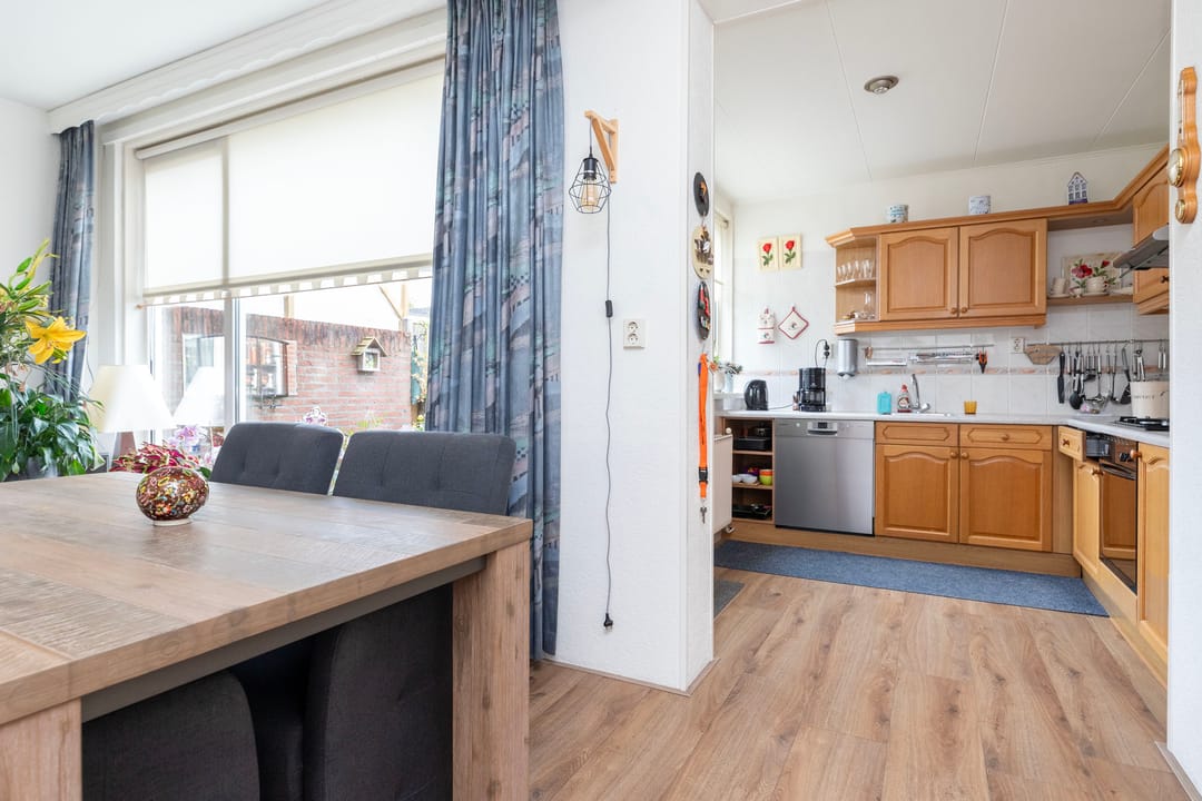 Foto 13 van J.D. van der Waalsstraat 29