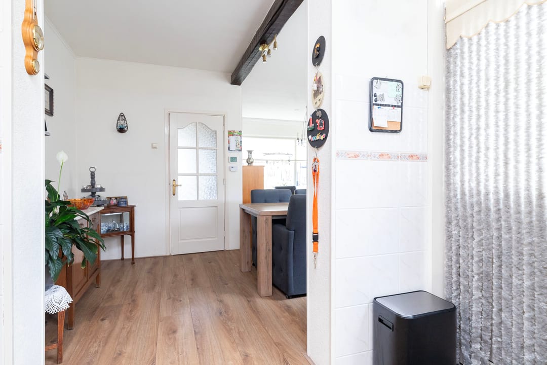 Foto 16 van J.D. van der Waalsstraat 29