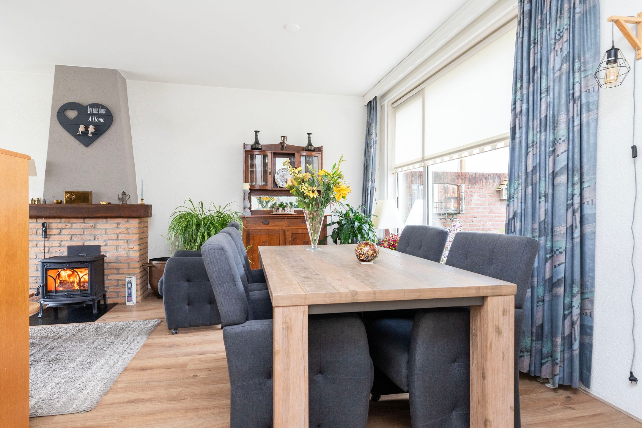 Foto 18 van J.D. van der Waalsstraat 29