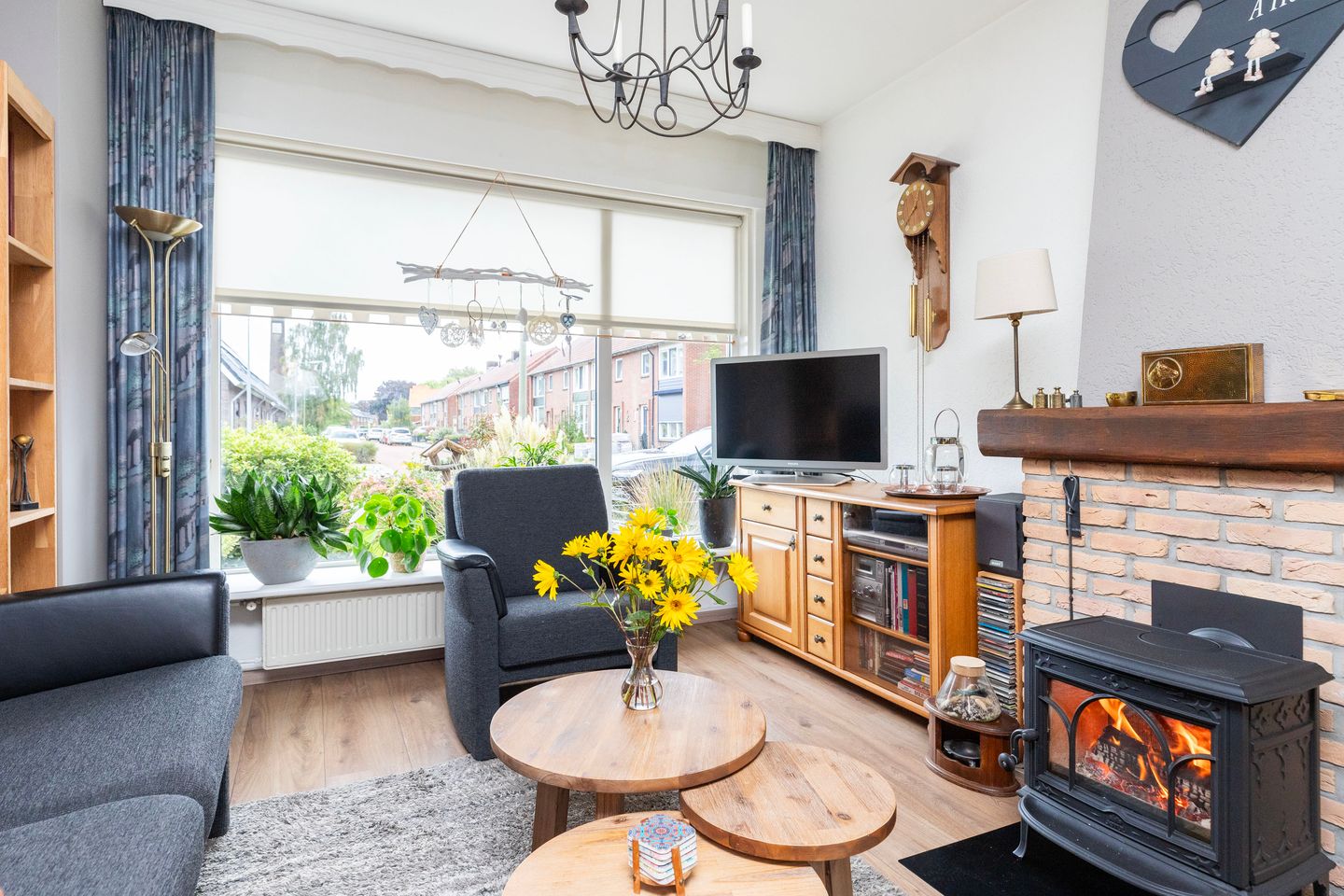 Foto 19 van J.D. van der Waalsstraat 29