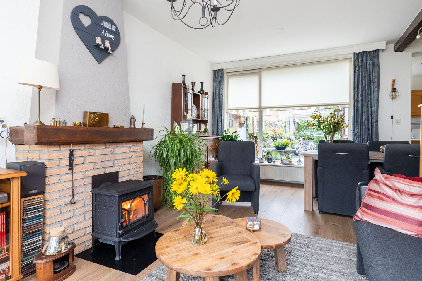 Foto 20 van J.D. van der Waalsstraat 29