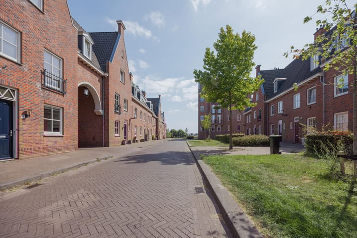 Photo 8 of Willem van Oranjestraat 15