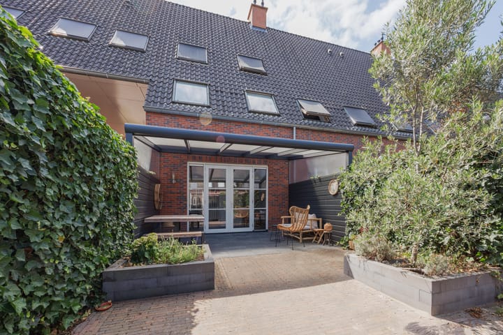 Photo 41 of Willem van Oranjestraat 15