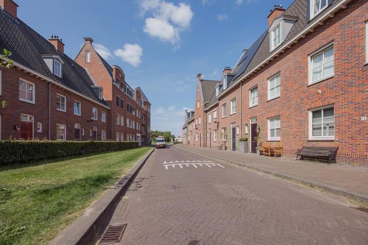 Photo 9 of Willem van Oranjestraat 15