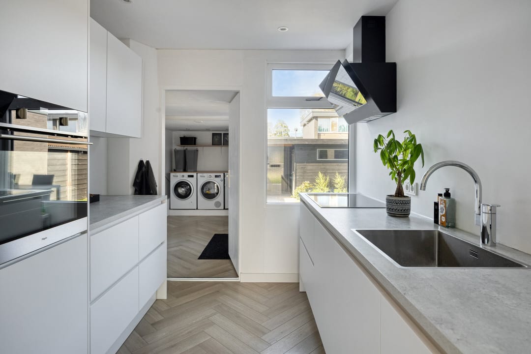 Photo 13 of van Oss-straat 19