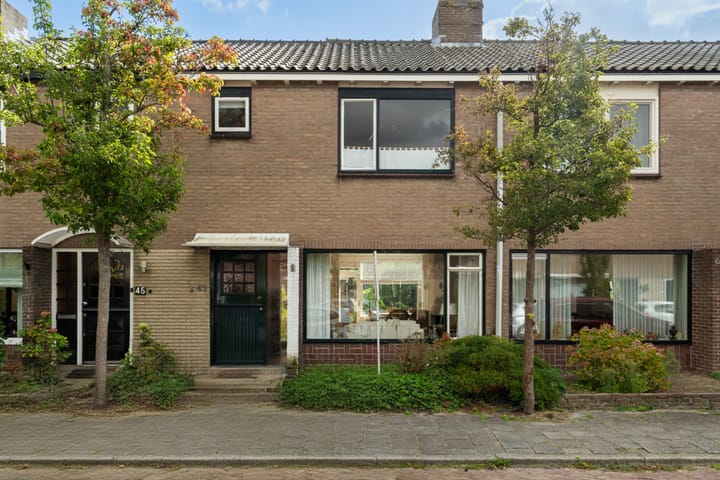 Photo 2 of van Mathenessestraat 43