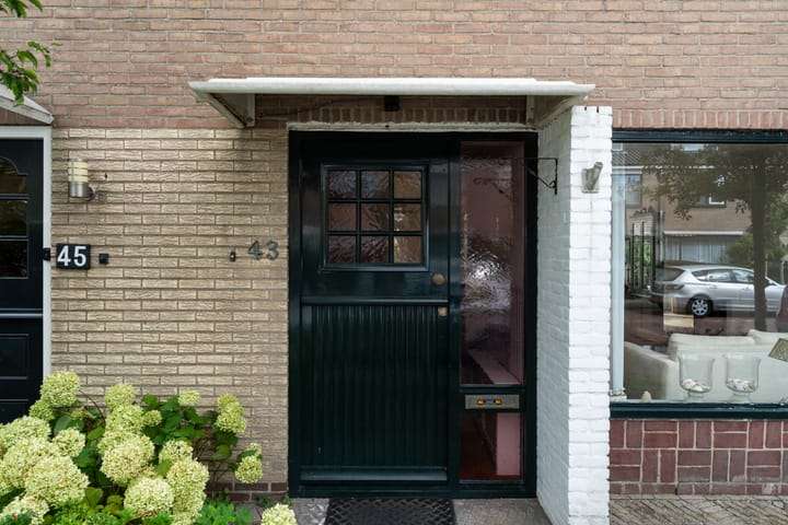 Photo 9 of van Mathenessestraat 43