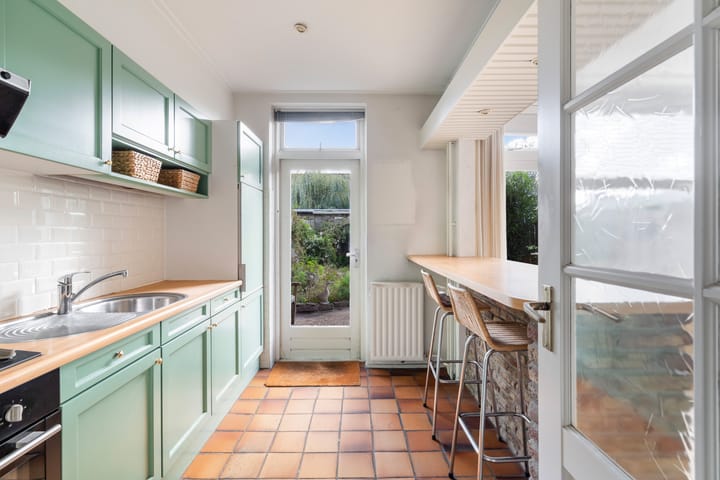 Photo 11 of van Mathenessestraat 43