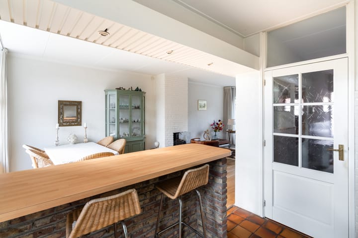 Photo 19 of van Mathenessestraat 43