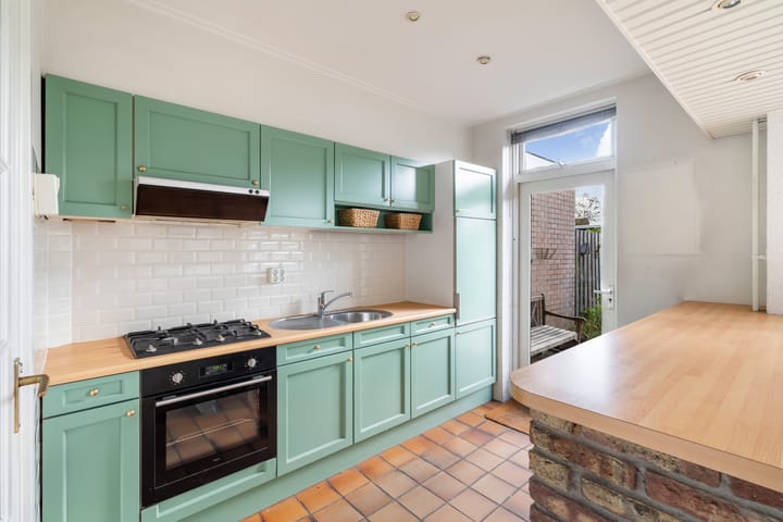 Photo 24 of van Mathenessestraat 43