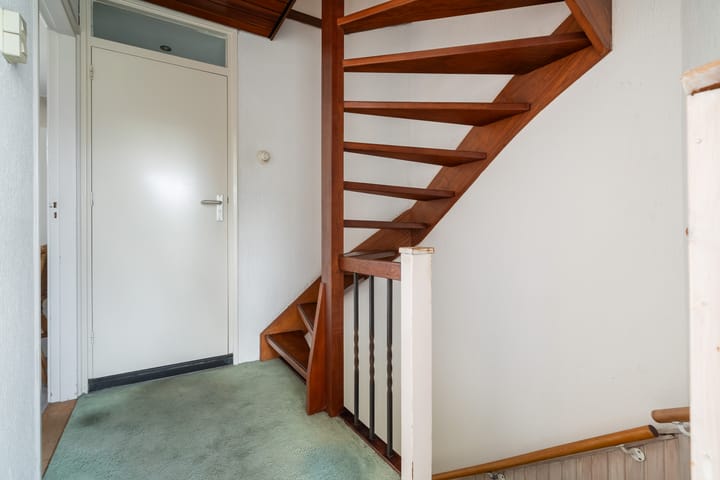 Photo 25 of van Mathenessestraat 43