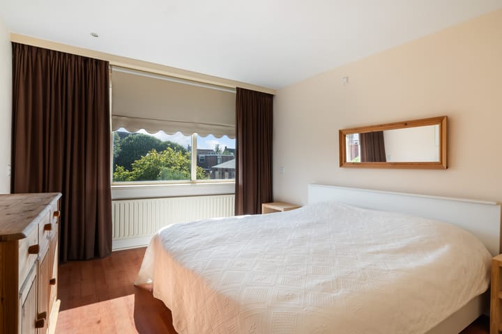 Photo 27 of van Mathenessestraat 43