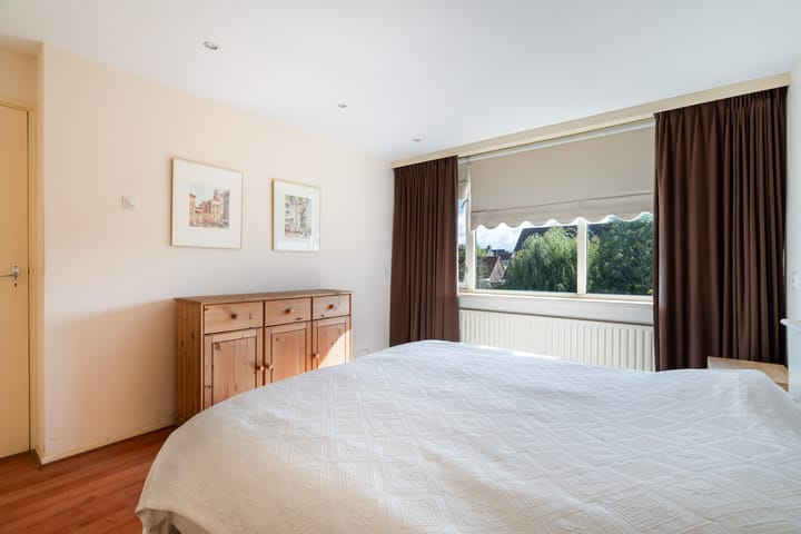 Photo 28 of van Mathenessestraat 43