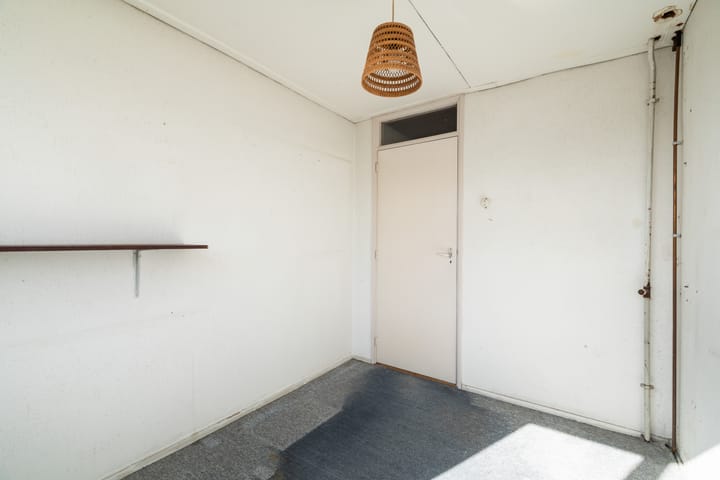 Photo 32 of van Mathenessestraat 43