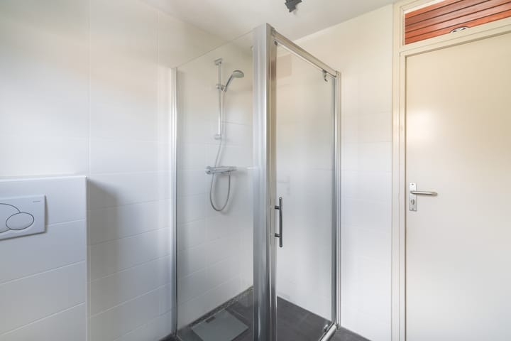 Photo 34 of van Mathenessestraat 43