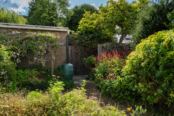 Photo 42 of van Mathenessestraat 43