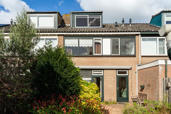 Photo 44 of van Mathenessestraat 43