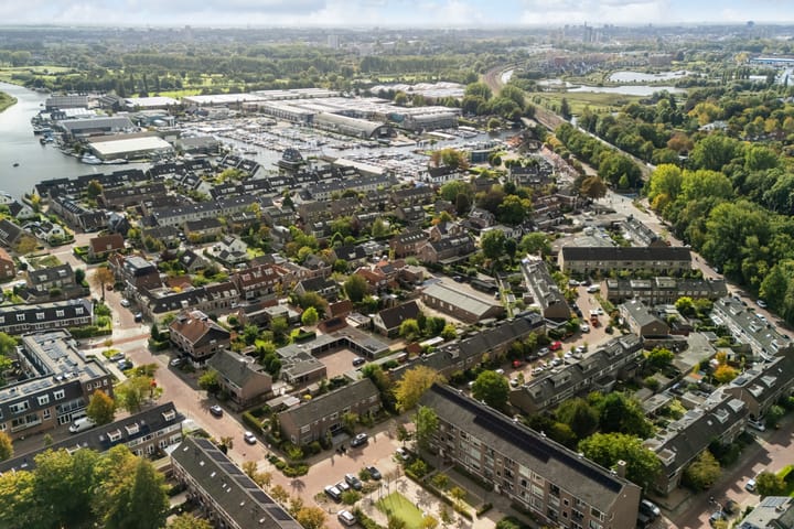 Photo 48 of van Mathenessestraat 43