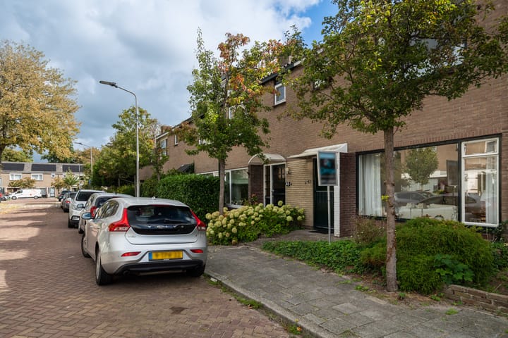 Photo 52 of van Mathenessestraat 43