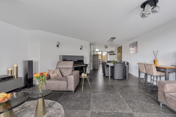 Foto 18 van Mostheuvelstraat 45