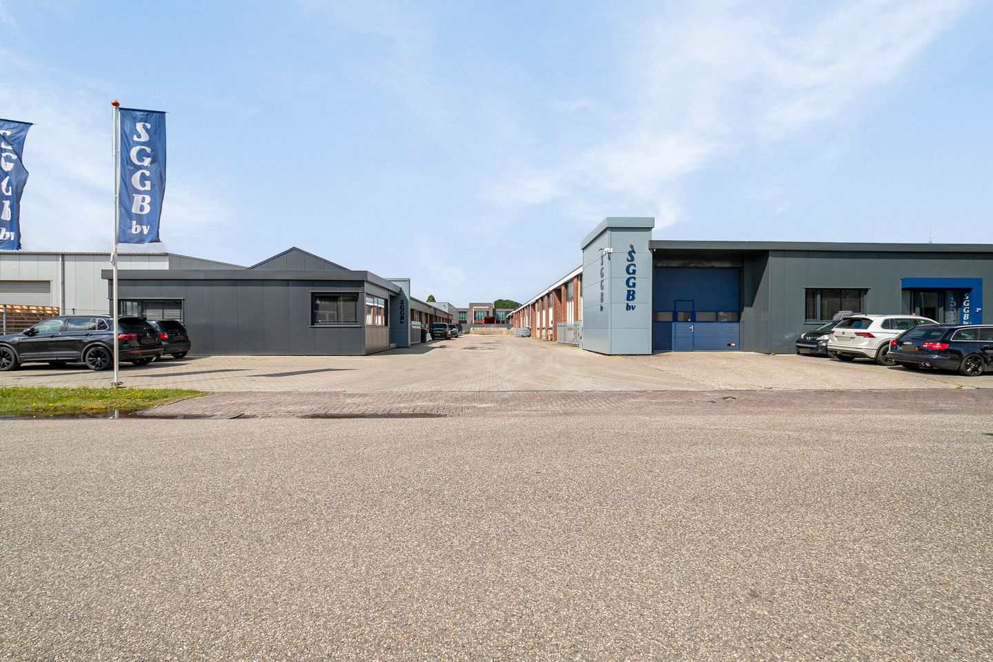 Bekijk foto 2 van M.J. van Olmstraat 5