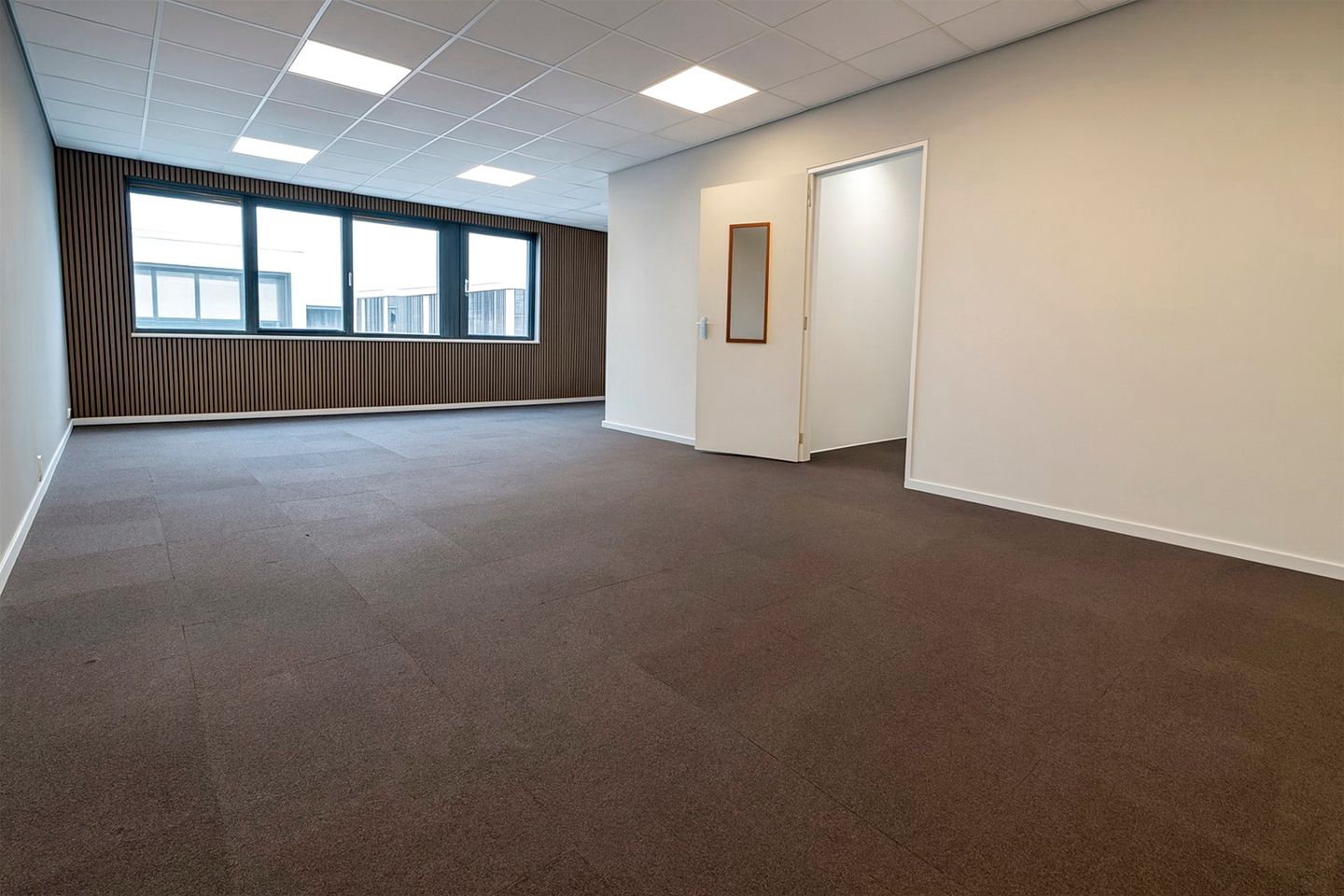 Bekijk foto 3 van Titaniumweg 402