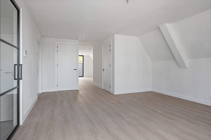 Photo 6 of Deken van Erpstraat 7-L