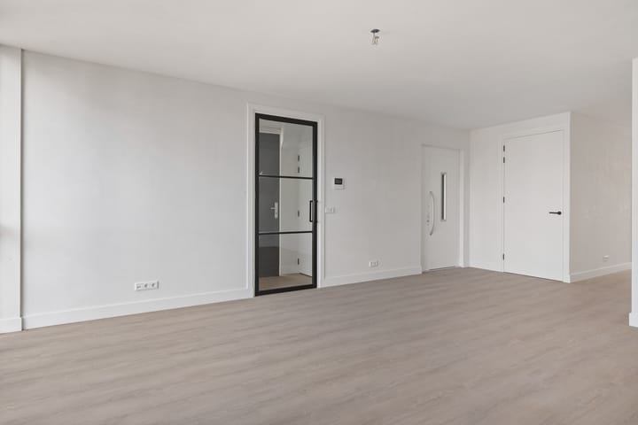 Photo 7 of Deken van Erpstraat 7-L