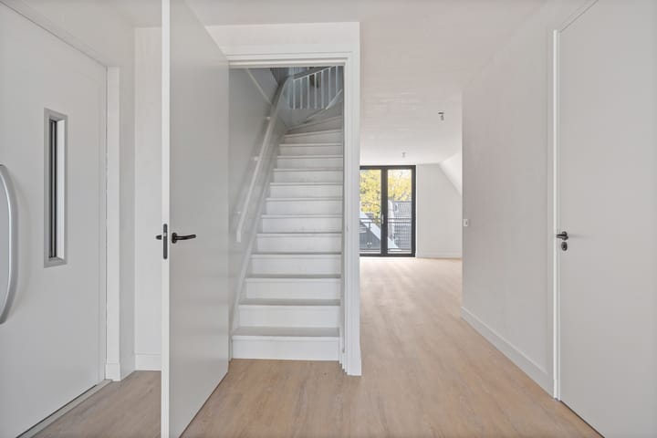 Photo 9 of Deken van Erpstraat 7-L