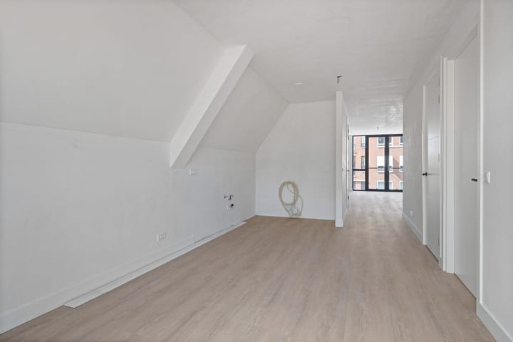 Photo 12 of Deken van Erpstraat 7-L