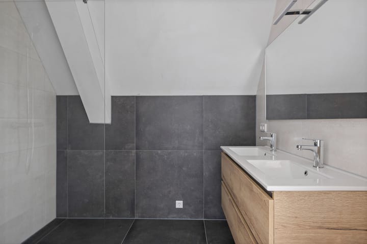 Photo 18 of Deken van Erpstraat 7-L