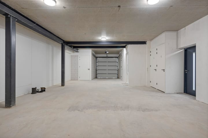 Photo 33 of Deken van Erpstraat 7-L